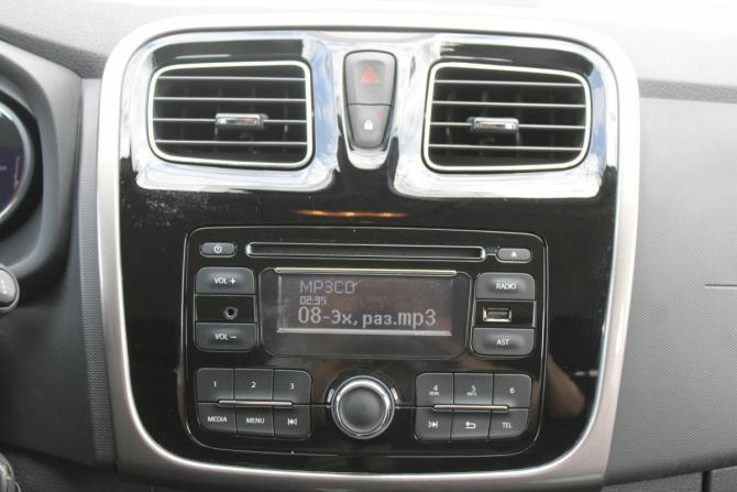 Renault Sandero II с пробегом 2016 года, цена 900 000 рублей, 104000 км, хэтчбек, Автокод Объявления