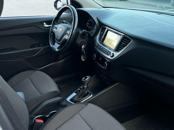 Hyundai Solaris II с пробегом 2018 года, цена 1 379 000 рублей, 125355 км, седан, Автокод Объявления