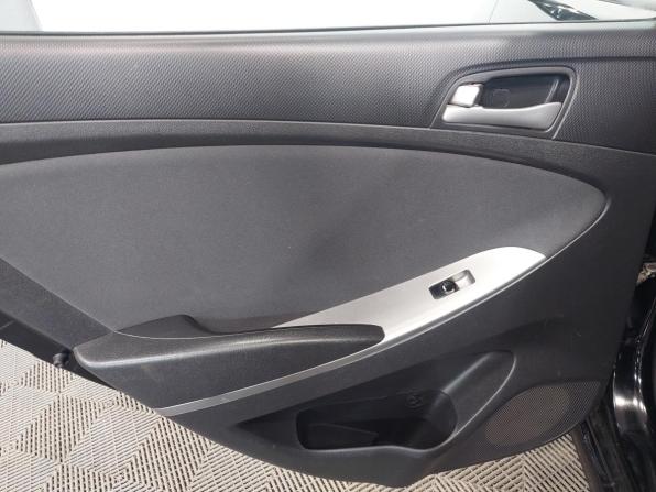 Hyundai Solaris I Рестайлинг с пробегом 2015 года, цена 899 000 рублей, 141000 км, седан, Автокод Объявления