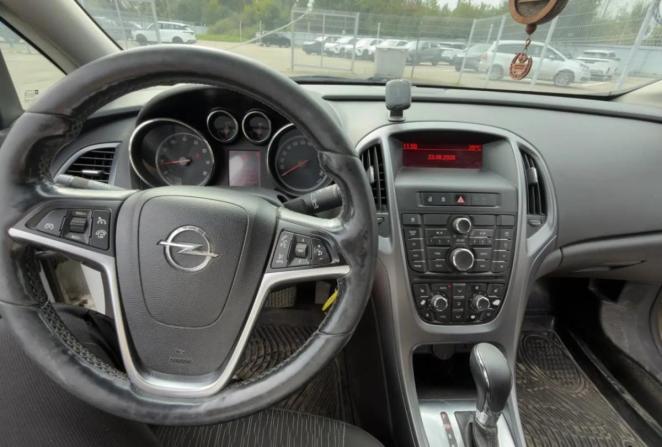 Opel Astra J Рестайлинг с пробегом 2013 года, цена 616 000 рублей, 215942 км, хэтчбек, Автокод Объявления