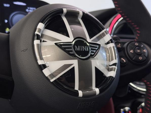 Mini Hatch III (F55/F56) Рестайлинг с пробегом 2021 года, цена 4 300 000 рублей, 2565 км, хэтчбек, Автокод Объявления