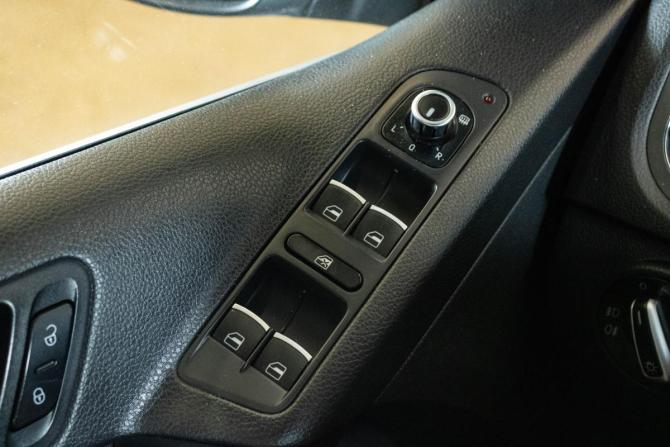 Volkswagen Tiguan I Рестайлинг с пробегом 2012 года, цена 1 419 000 рублей, 184099 км, внедорожник, Автокод Объявления