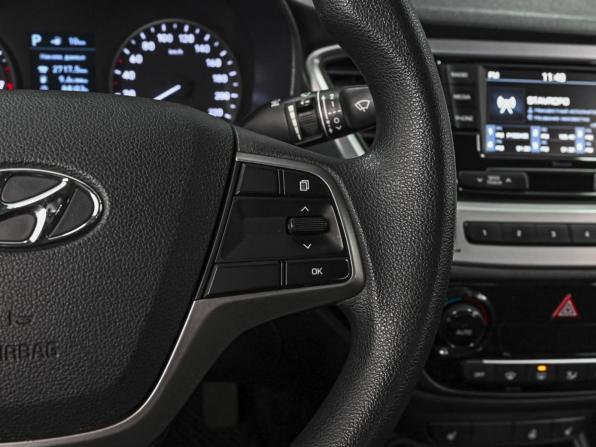 Hyundai Solaris II с пробегом 2018 года, цена 1 299 000 рублей, 127433 км, седан, Автокод Объявления