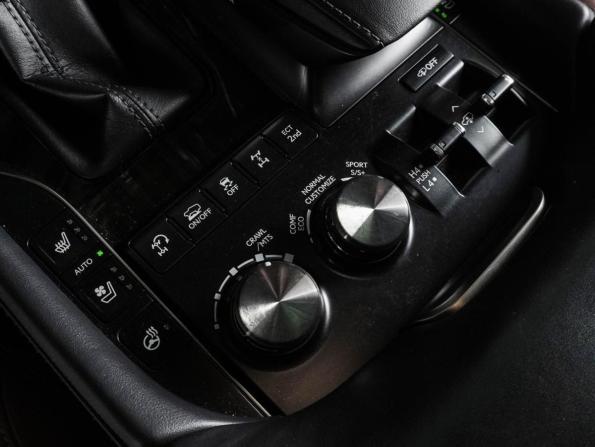 Lexus LX III Рестайлинг 2 с пробегом 2018 года, цена 7 899 000 рублей, 134542 км, внедорожник, Автокод Объявления