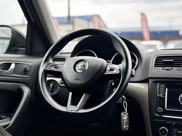 Skoda Yeti I Рестайлинг с пробегом 2018 года, цена 1 730 000 рублей, 135240 км, внедорожник, Автокод Объявления
