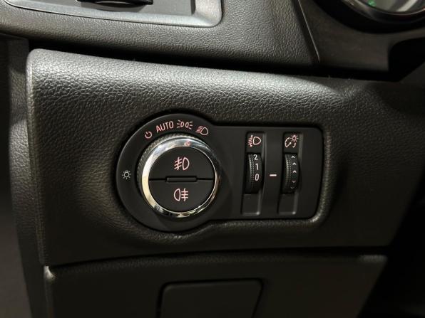 Opel Astra J Рестайлинг с пробегом 2013 года, цена 1 060 000 рублей, 117907 км, хэтчбек, Автокод Объявления