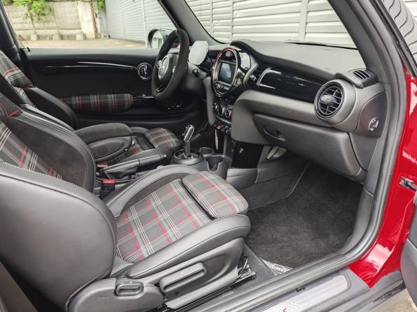 Mini Hatch III (F55/F56) Рестайлинг с пробегом 2021 года, цена 2 890 000 рублей, 70396 км, хэтчбек, Автокод Объявления