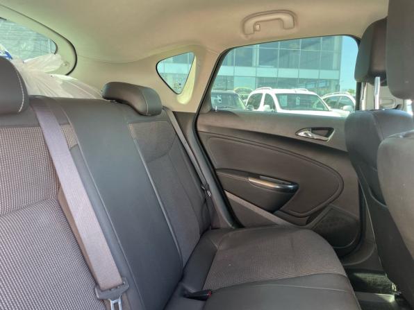 Opel Astra J с пробегом 2012 года, цена 645 000 рублей, 236200 км, хэтчбек, Автокод Объявления