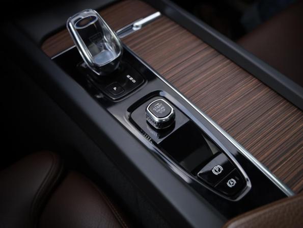 Volvo XC60 II Рестайлинг с пробегом 2021 года, цена 4 599 000 рублей, 55114 км, внедорожник, Автокод Объявления