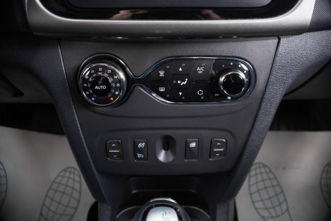 Renault Sandero II Рестайлинг с пробегом 2018 года, цена 1 349 000 рублей, 87200 км, хэтчбек, Автокод Объявления