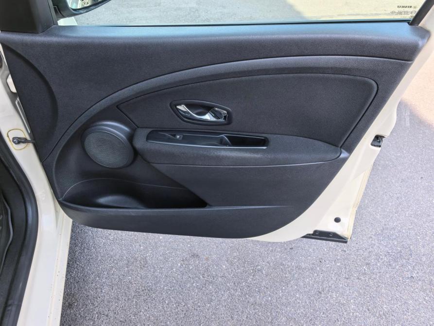 Renault Fluence I Рестайлинг Санкт-Петербург  - изображение 18