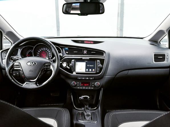 Kia Ceed II Рестайлинг с пробегом 2018 года, цена 1 585 000 рублей, 97000 км, хэтчбек, Автокод Объявления