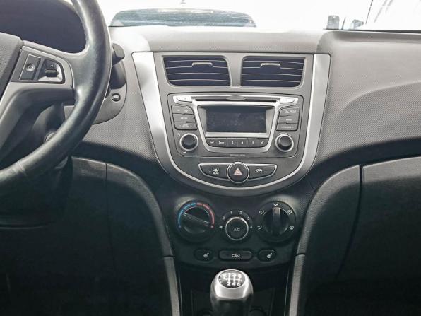 Hyundai Solaris I Рестайлинг с пробегом 2015 года, цена 899 000 рублей, 135180 км, седан, Автокод Объявления