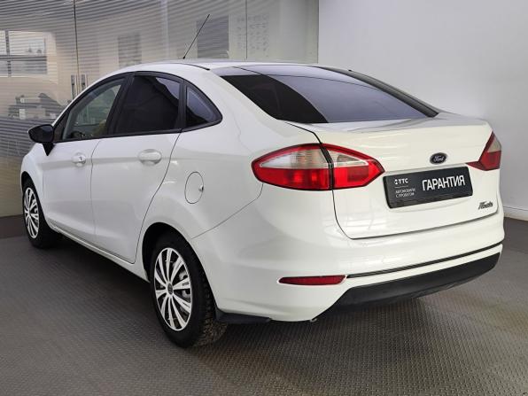 Ford Fiesta Mk6 Рестайлинг с пробегом 2015 года, цена 580 000 рублей, 195180 км, седан, Автокод Объявления