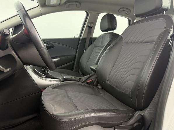 Opel Astra J Рестайлинг с пробегом 2014 года, цена 890 000 рублей, 120000 км, хэтчбек, Автокод Объявления