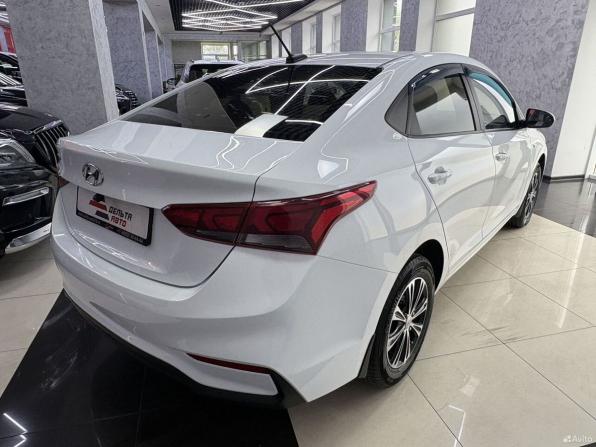Hyundai Solaris II с пробегом 2017 года, цена 1 195 000 рублей, 108048 км, седан, Автокод Объявления