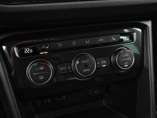 Volkswagen Tiguan I Рестайлинг с пробегом 2017 года, цена 2 549 000 рублей, 121446 км, внедорожник, Автокод Объявления
