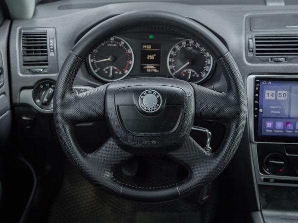 Skoda Octavia II (A5) Рестайлинг с пробегом 2013 года, цена 530 000 рублей, 531000 км, лифтбек, Автокод Объявления