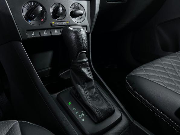 Skoda Rapid I с пробегом 2016 года, цена 1 297 000 рублей, 49308 км, лифтбек, Автокод Объявления