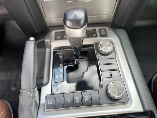 Toyota Land Cruiser 200 Series Рестайлинг 2 с пробегом 2017 года, цена 5 099 000 рублей, 224505 км, внедорожник, Автокод Объявления
