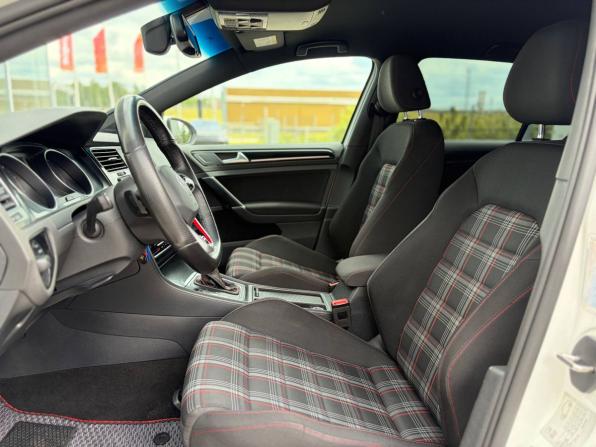 Volkswagen Golf GTI VII с пробегом 2015 года, цена 1 555 000 рублей, 191000 км, хэтчбек, Автокод Объявления