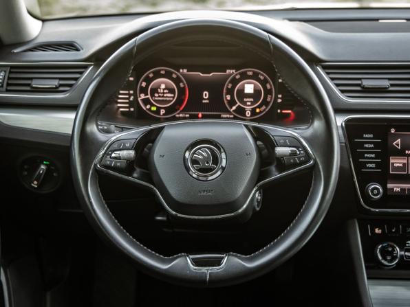 Skoda Superb III Рестайлинг с пробегом 2021 года, цена 2 698 000 рублей, 73979 км, лифтбек, Автокод Объявления