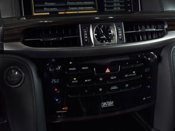 Lexus LX III Рестайлинг 2 с пробегом 2018 года, цена 8 329 995 рублей, 306659 км, внедорожник, Автокод Объявления