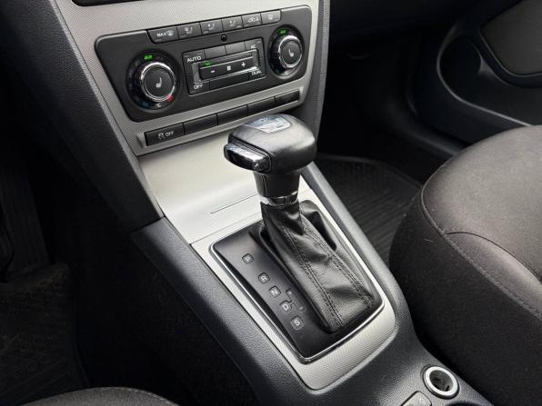 Skoda Octavia II (A5) Рестайлинг с пробегом 2013 года, цена 715 000 рублей, 217842 км, лифтбек, Автокод Объявления