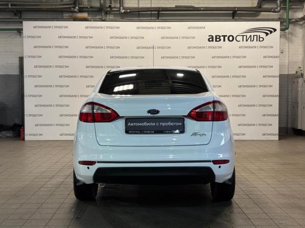 Ford Fiesta Mk6 Рестайлинг с пробегом 2015 года, цена 629 000 рублей, 223000 км, седан, Автокод Объявления