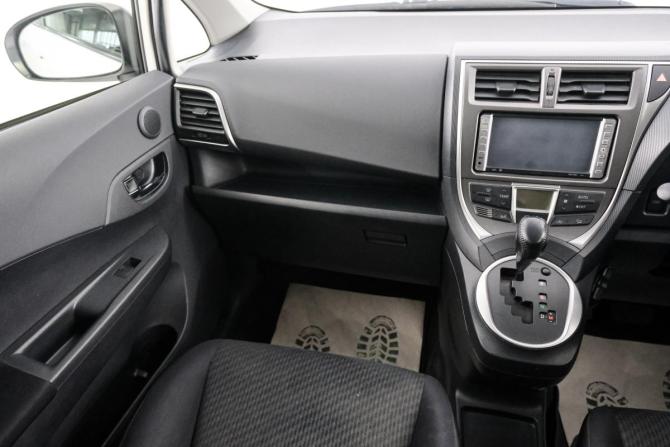 Toyota Ractis II с пробегом 2012 года, цена 959 000 рублей, 65000 км, хэтчбек, Автокод Объявления