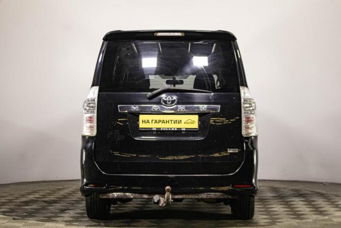 Toyota Voxy II (R70) Рестайлинг с пробегом 2012 года, цена 1 329 000 рублей, 325993 км, минивэн, Автокод Объявления