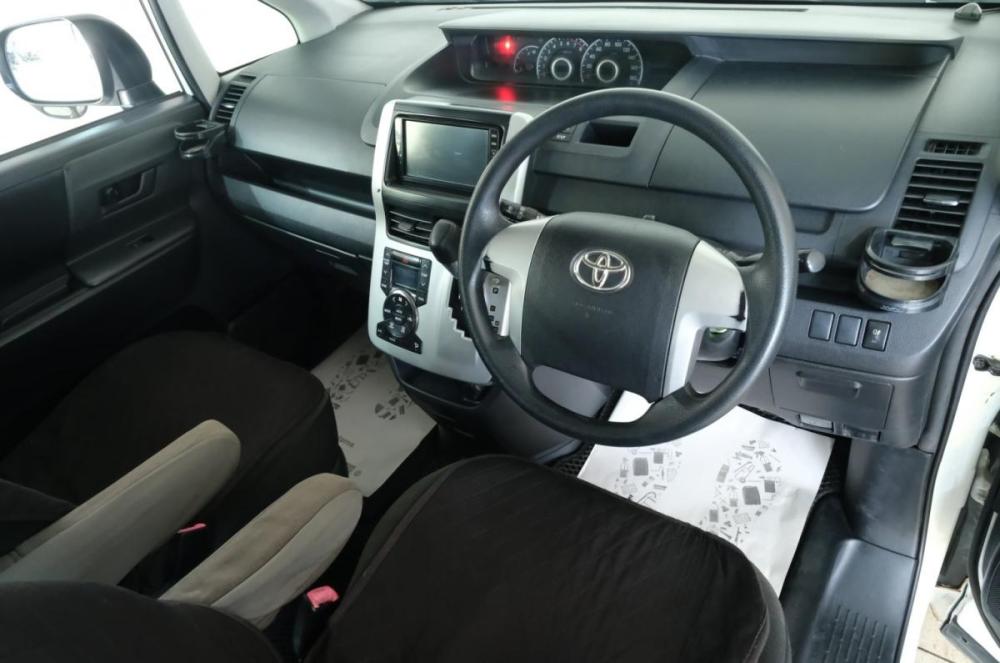Toyota Noah II (R70) Омск  - изображение 10