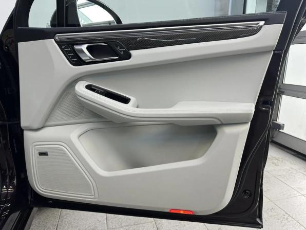 Porsche Macan I Рестайлинг 2 с пробегом 2024 года, цена 10 990 000 рублей, 11192 км, внедорожник, Автокод Объявления