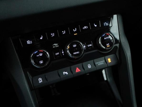 Skoda Karoq I с пробегом 2021 года, цена 2 099 050 рублей, 143954 км, внедорожник, Автокод Объявления