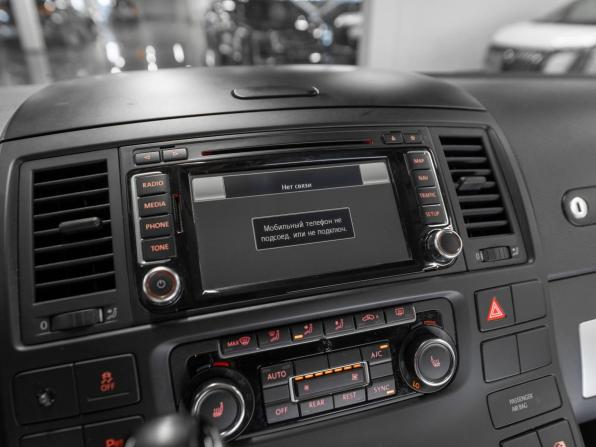 Volkswagen Multivan T5 Рестайлинг с пробегом 2015 года, цена 2 680 000 рублей, 197980 км, минивэн, Автокод Объявления