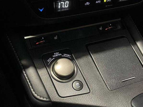 Lexus ES VI Рестайлинг с пробегом 2017 года, цена 2 490 000 рублей, 132973 км, седан, Автокод Объявления