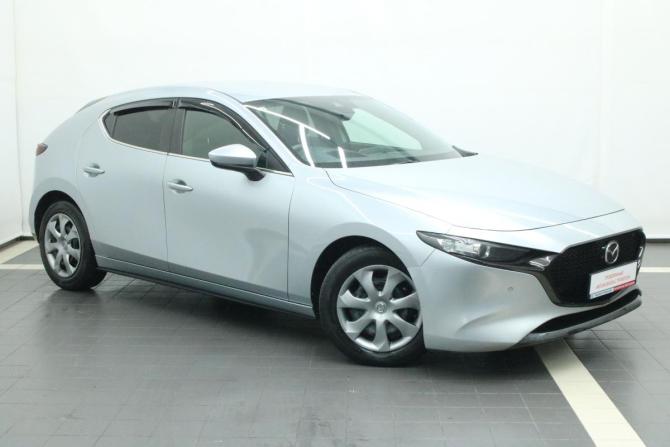 Mazda 3 IV (BP) с пробегом 2021 года, цена 1 395 000 рублей, 132156 км, хэтчбек, Автокод Объявления