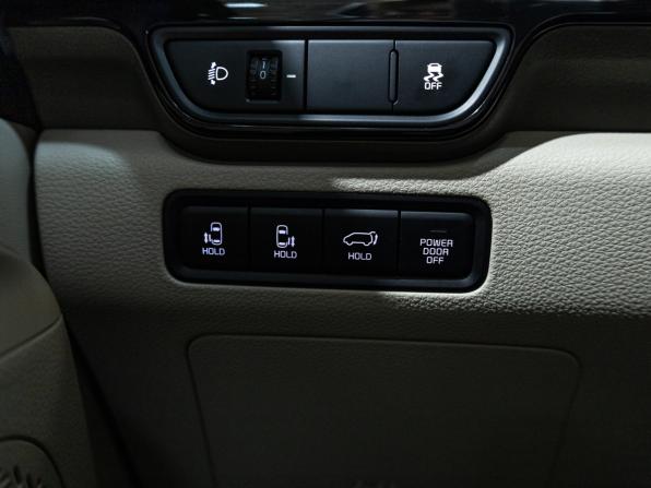 Kia Carnival IV Рестайлинг с пробегом 2024 года, цена 5 899 700 рублей, 32546 км, минивэн, Автокод Объявления