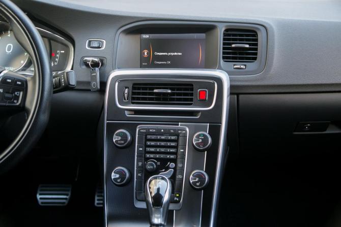 Volvo S60 II Рестайлинг с пробегом 2013 года, цена 1 290 000 рублей, 131250 км, седан, Автокод Объявления