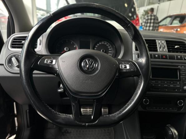 Volkswagen Polo V Рестайлинг с пробегом 2016 года, цена 1 300 000 рублей, 86374 км, седан, Автокод Объявления
