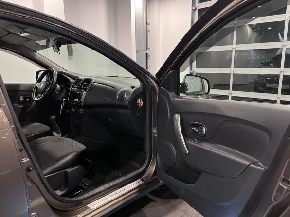 Renault Logan II Рестайлинг с пробегом 2019 года, цена 1 150 000 рублей, 116415 км, седан, Автокод Объявления
