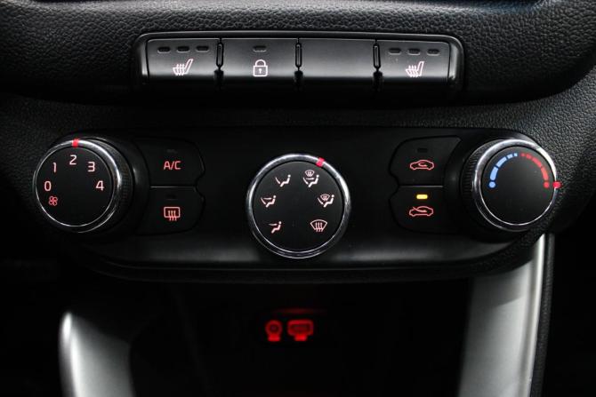 Kia Ceed II Рестайлинг с пробегом 2015 года, цена 1 048 000 рублей, 176000 км, универсал, Автокод Объявления