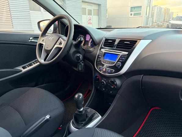 Hyundai Solaris I с пробегом 2013 года, цена 595 000 рублей, 186000 км, седан, Автокод Объявления