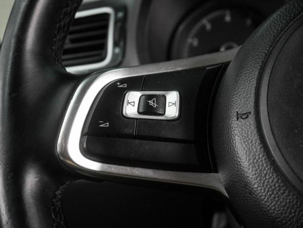 Volkswagen Polo V Рестайлинг с пробегом 2019 года, цена 1 054 000 рублей, 114724 км, седан, Автокод Объявления
