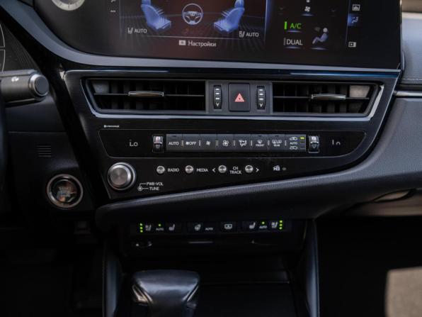 Lexus ES VII Рестайлинг с пробегом 2021 года, цена 4 449 000 рублей, 83201 км, седан, Автокод Объявления
