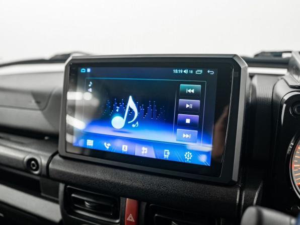 Suzuki Jimny IV с пробегом 2021 года, цена 1 695 000 рублей, 25039 км, внедорожник, Автокод Объявления