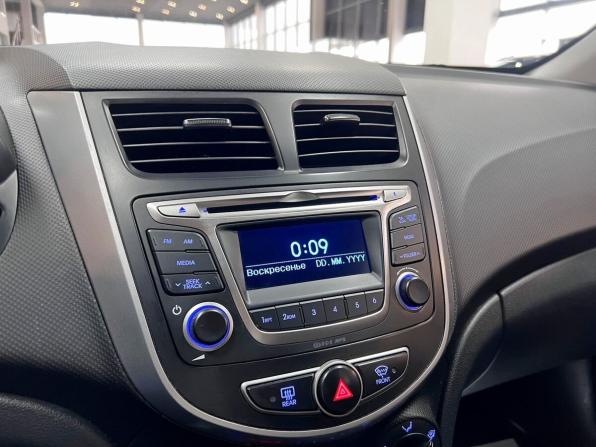 Hyundai Solaris I Рестайлинг с пробегом 2015 года, цена 830 000 рублей, 97239 км, хэтчбек, Автокод Объявления