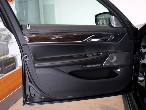 BMW 7 серии VI (G11/G12) с пробегом 2016 года, цена 3 900 000 рублей, 92075 км, седан, Автокод Объявления