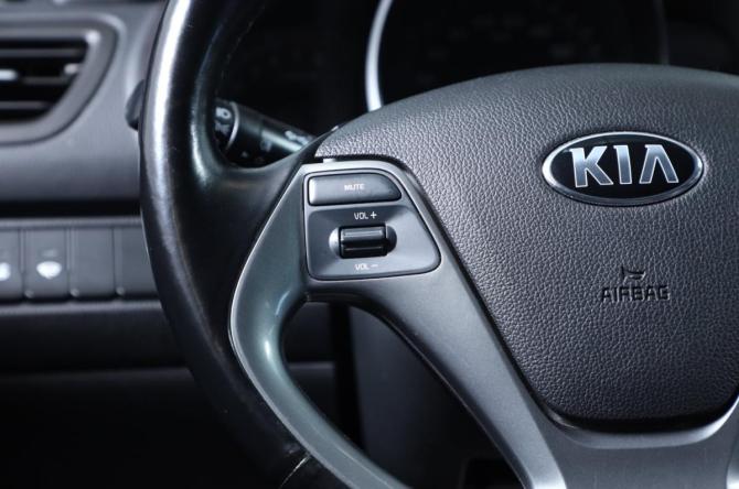 Kia Rio III Рестайлинг с пробегом 2017 года, цена 1 399 000 рублей, 57400 км, седан, Автокод Объявления