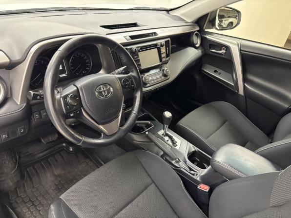 Toyota RAV4 IV (XA40) Рестайлинг с пробегом 2016 года, цена 2 389 000 рублей, 107421 км, внедорожник, Автокод Объявления